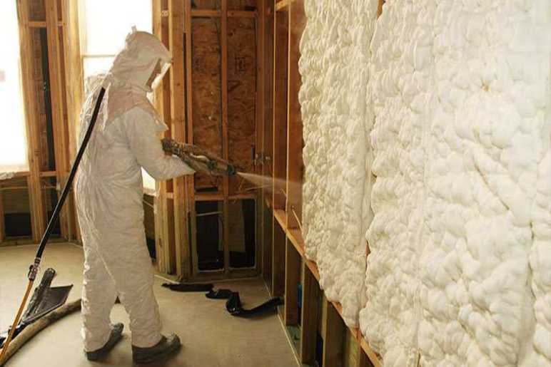 Spray Foam Insulation vs. Traditional Insulation